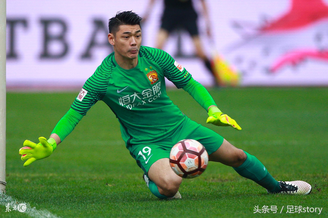 中国足球史上十大球王排名榜,中国十大足球球星