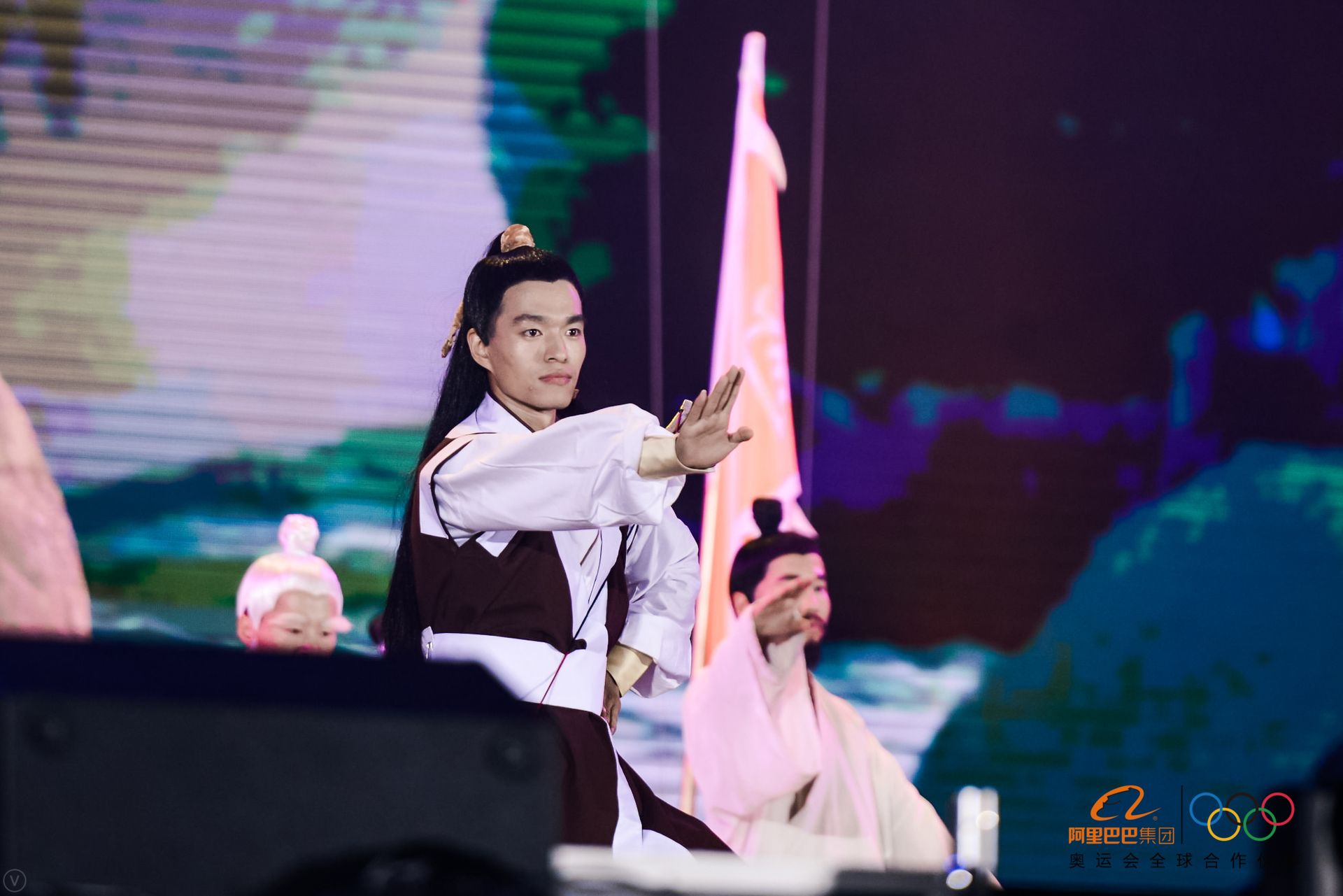 这些高清大图告诉你，今天刷屏朋友圈的阿里年会到底在玩什么？