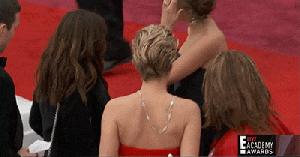 盘点明星走红毯出丑事故,女明星走红毯出丑视频