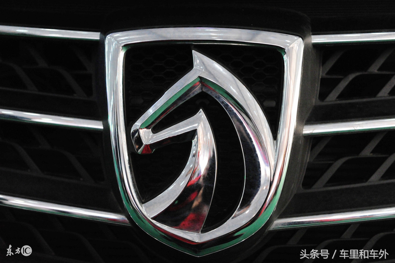 法拉利跟野马后面标志有什么区别,法拉利保时捷野马标志