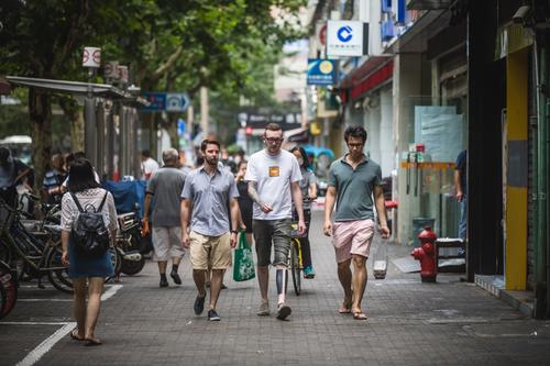 一年代购60万件中国货！美版“中国合伙人”如何将网购做成大生意