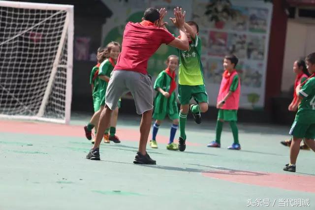 培育足球文化，当代明诚在行动