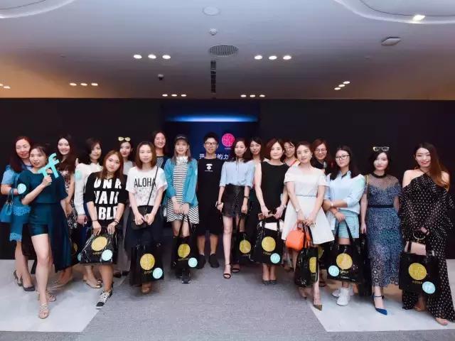 关晓彤买鞋,关晓彤新鞋