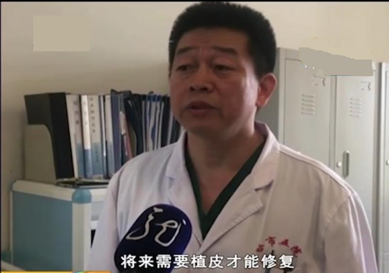 妈妈一个错误的决定毁了孩子一生,妈妈的一个举动毁了女儿一生