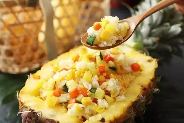 菠萝炒饭做法,美食菠萝炒蛋