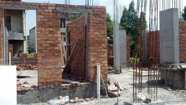 农村土豪花100多万造小别墅,浙江富人回乡建别墅