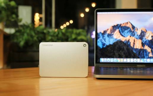 东芝硬盘的“金属狂潮”初体验，商务好搭配