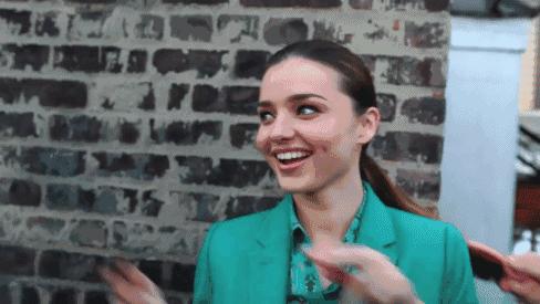 牙齿松动咬不动硬的菜怎么回事,牙齿咬硬物后松动是怎么回事