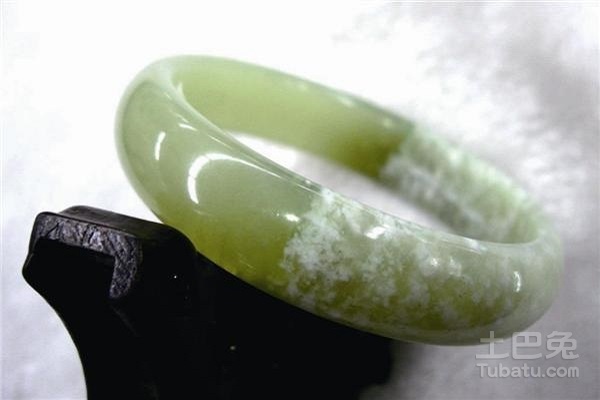 仿汉白玉和仿和田玉哪个好些,一般用什么东西仿和田玉