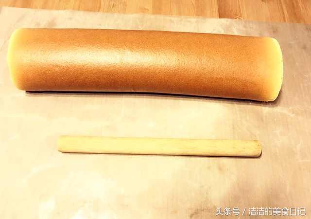 蛋糕卷不开裂怎么做,如何做不开裂的蛋糕卷