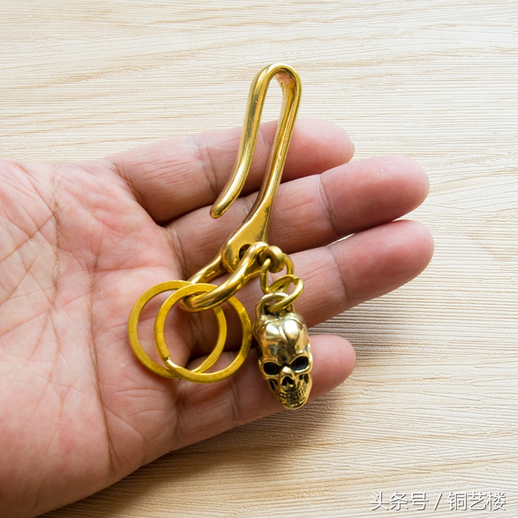 一串黄铜钥匙挂件卖出天价，这位潮流设计师到底有何不同