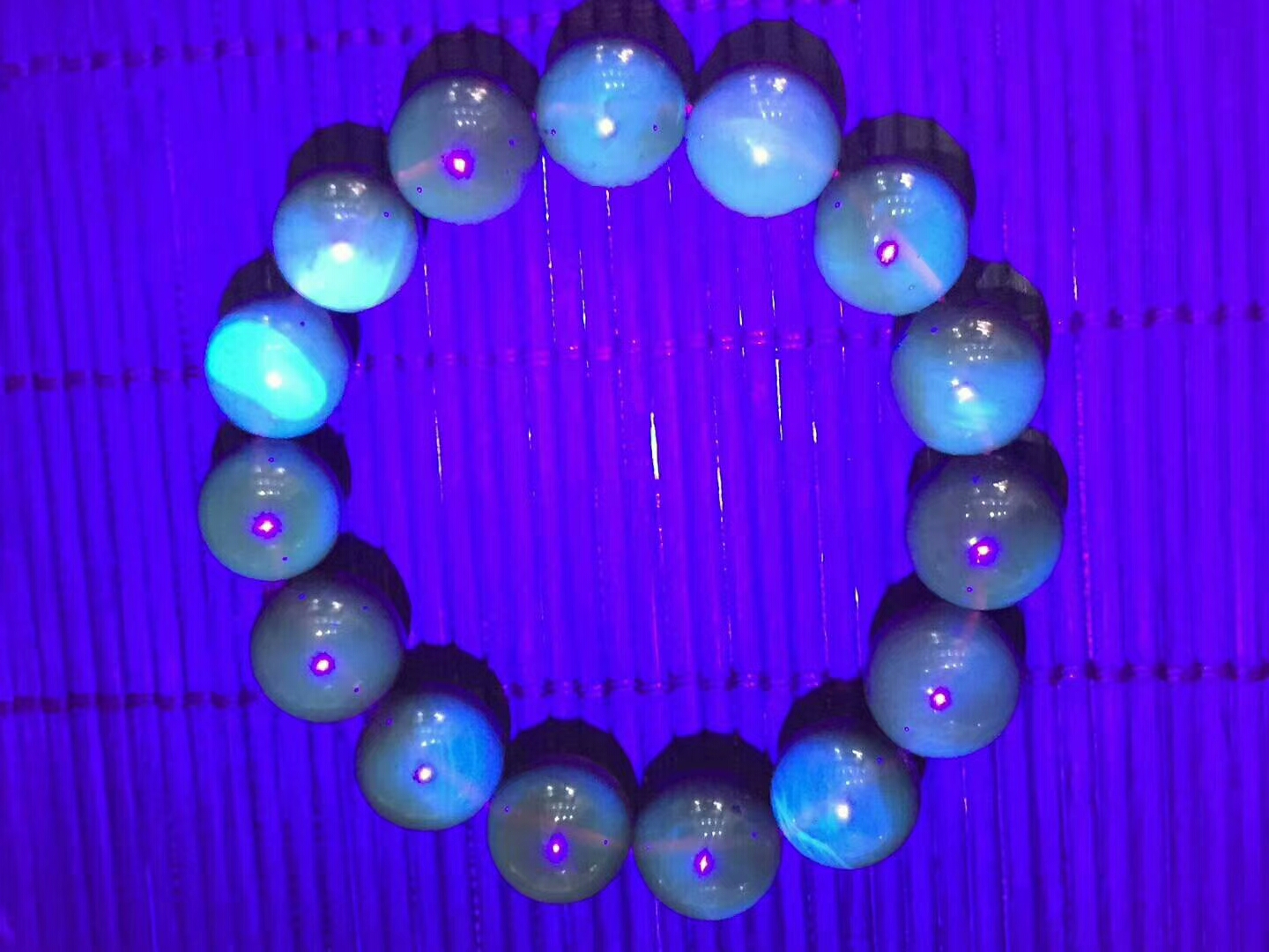 缅甸琥珀金珀好还是血珀好,缅甸血珀和棕珀