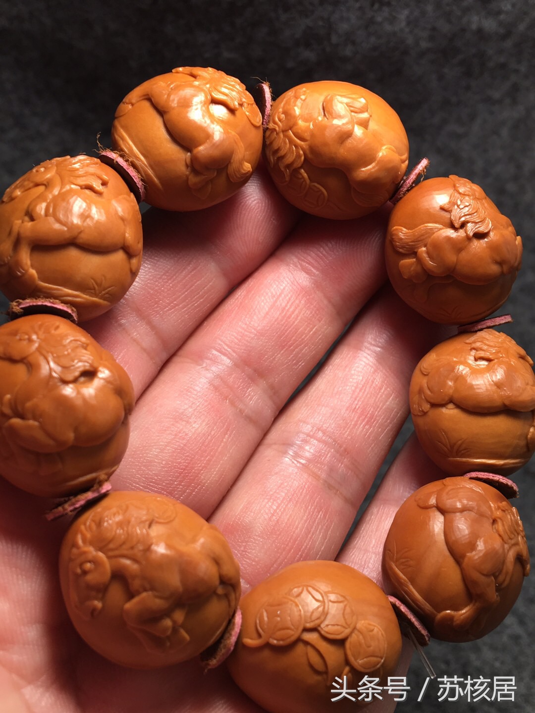 橄榄核手串越玩越黑,橄榄手串盘玩半年有玻璃化了