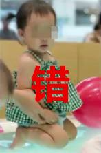 警惕！这2种坐姿，可能导致宝宝驼背、罗圈腿、内八字……