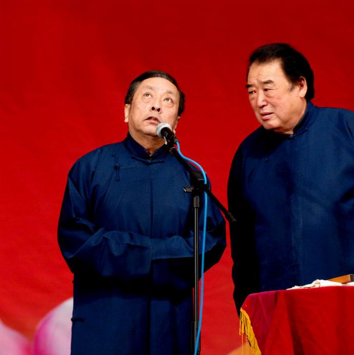 侯耀文坦言12岁的时候第一次登台,侯耀文的大师兄