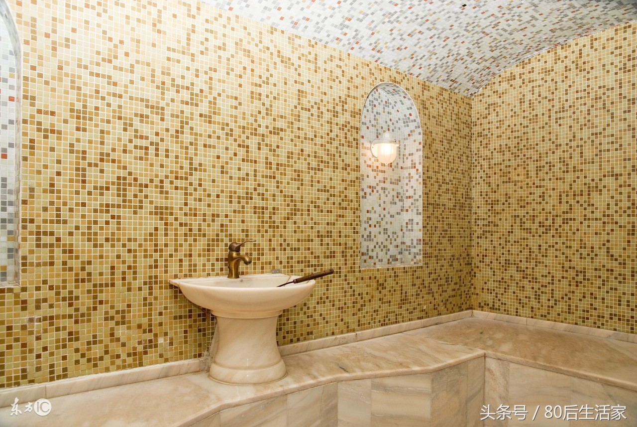 淋浴瓷砖和浴室瓷砖不一样,瓷砖上再贴瓷砖