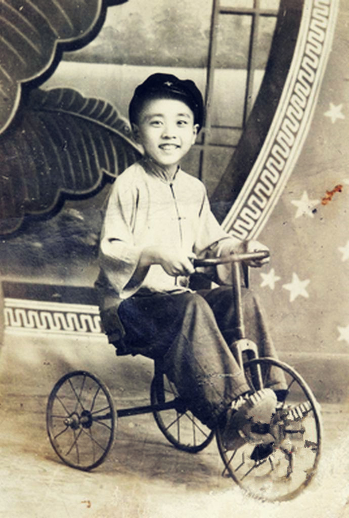 侯耀文坦言12岁的时候第一次登台,侯耀文的大师兄