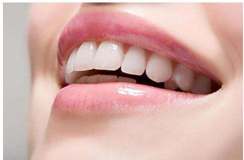 牙齿有缝能用牙套矫正吗,牙齿有缝可以补吗