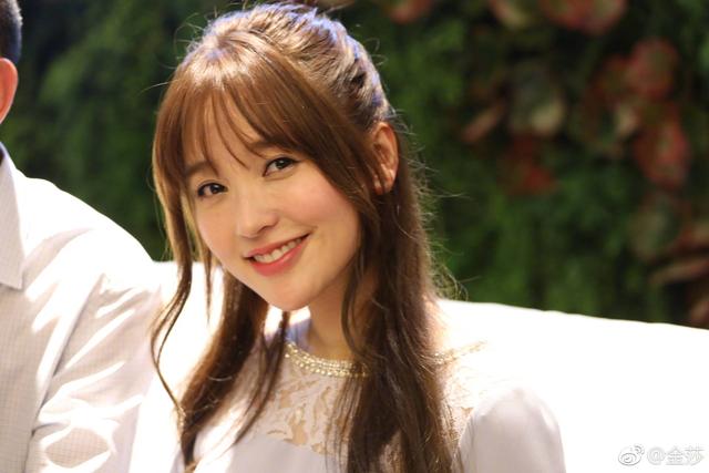 金莎是胖了还是整容了,金莎变成网红脸了