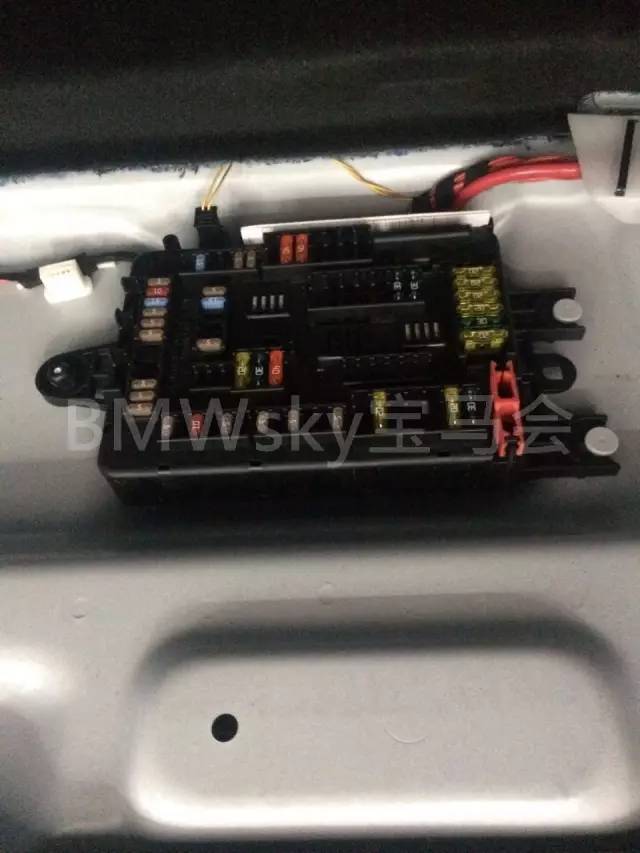 宝马点烟器不通电维修多少钱,宝马点烟器没电怎么回事