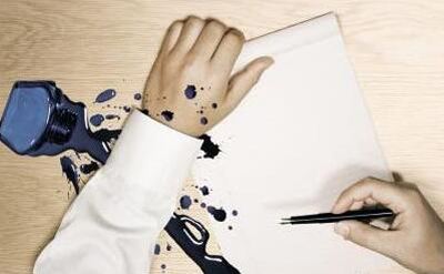 墨水滴到衣服上如何处理,写字墨水没干碰到了怎么办