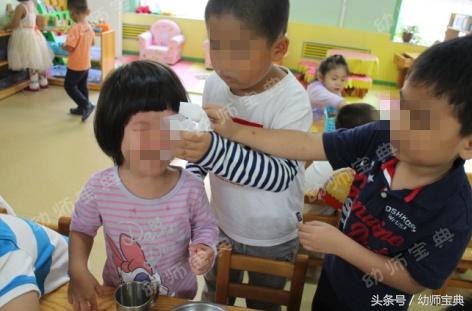 幼儿园小手拉大手主题活动计划,小班主题活动大手牵小手