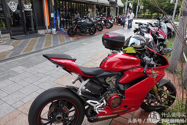 夫妻逛街买买买,夫妻日常买买买