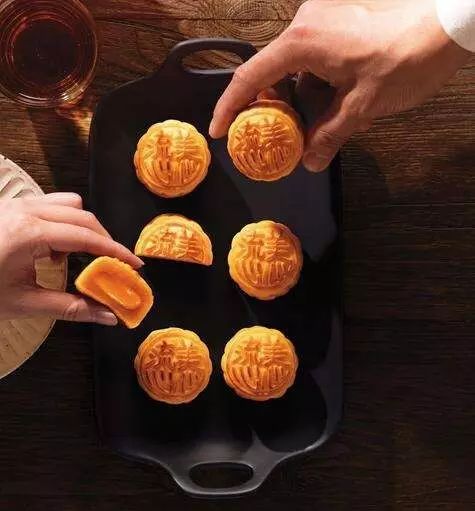 中秋节其实是个吃货节！网红月饼大盘点，拼口味拼逼格还要拼脑洞