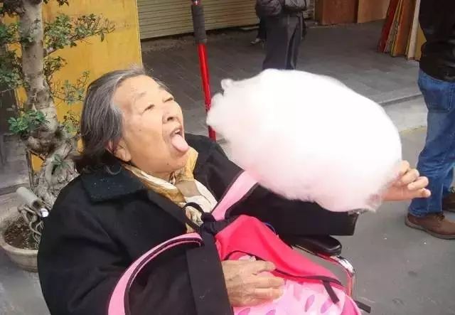 我和我的家人一起去环游北京,37岁的妈妈带着女儿环游北京