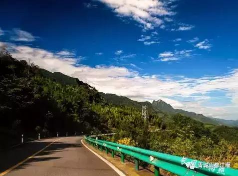 四川旅游一条很直的公路,四川唯一一条有路灯的高速公路