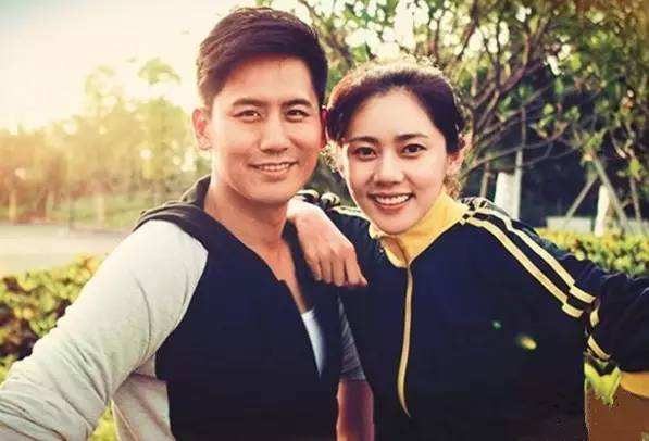 被亲生父母抛弃被养父母虐待完整,被父母抛弃的她