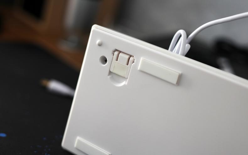 外设也要有“钛度”，召唤师白色茶轴机械键盘评测