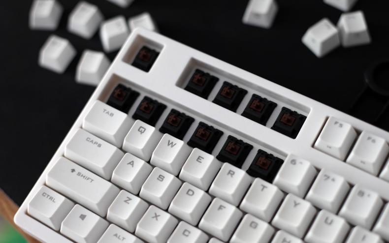 外设也要有“钛度”，召唤师白色茶轴机械键盘评测