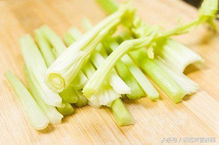 8种食物教你一招去口臭,白开水加陈醋能治口臭吗