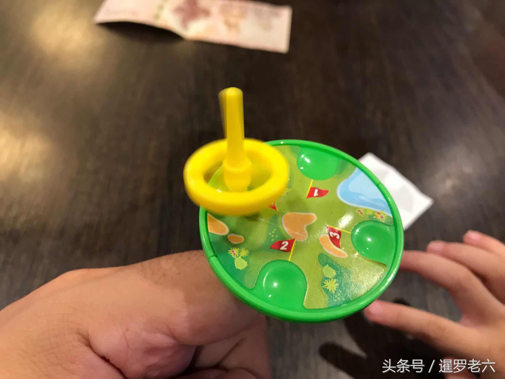 健达奇趣蛋八块钱一个,泰国健达奇趣蛋广告