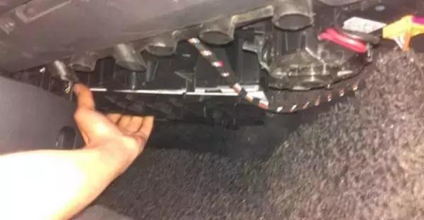 宝马车空气滤清器如何拆卸,宝马车空调滤芯怎么拆