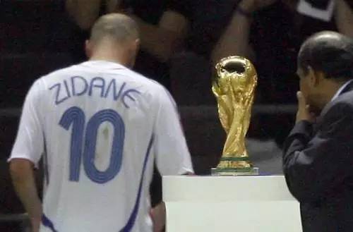 足球那些令人遗憾的场面,足球十大心酸时刻