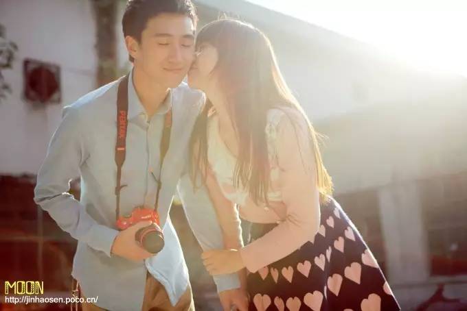 比胡霍纯洁的情侣照，怎样拍？