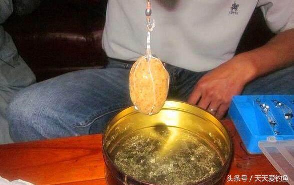 老渔翁爆炸钩上饵的方法,老钓友的钓鱼步骤