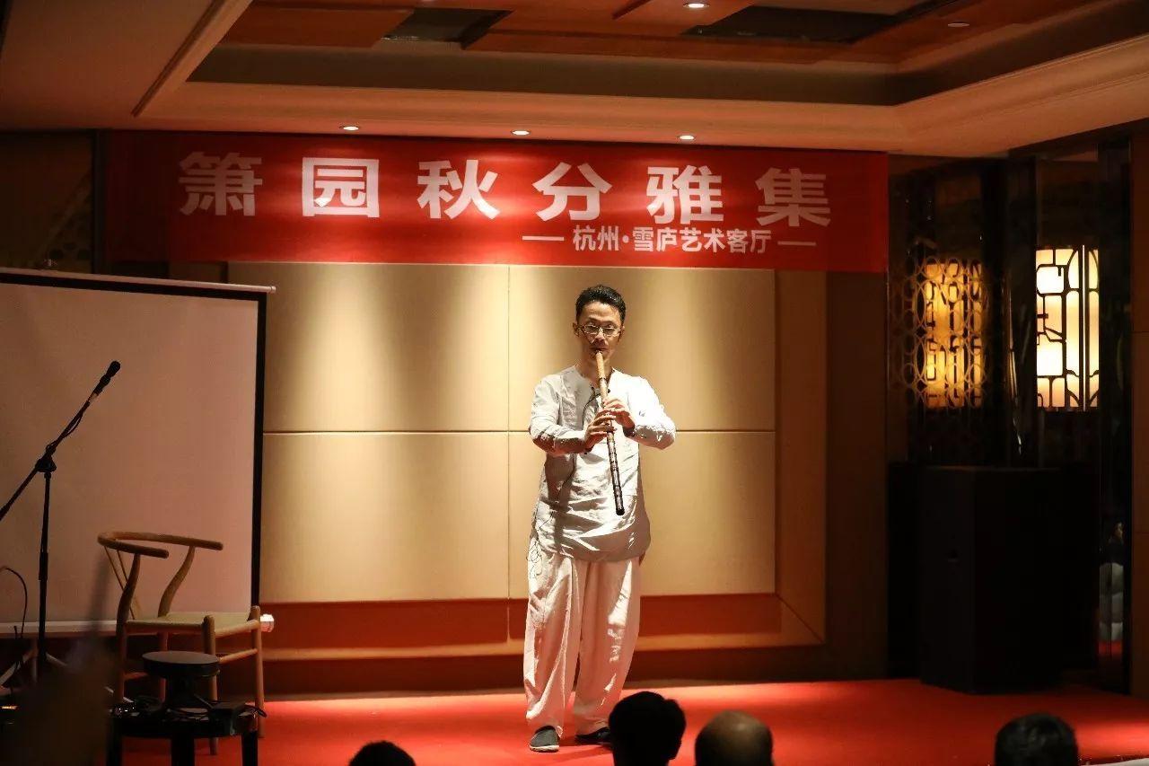 金风送爽同邀月下联,金风送爽迎中秋