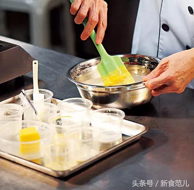 鄙视链顶端的奶黄月饼，香港名厨盲测打几分？