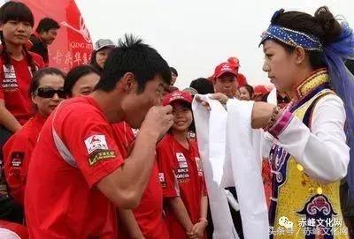 献哈达是蒙古族最高的礼仪吗,蒙古族献哈达的正确姿势