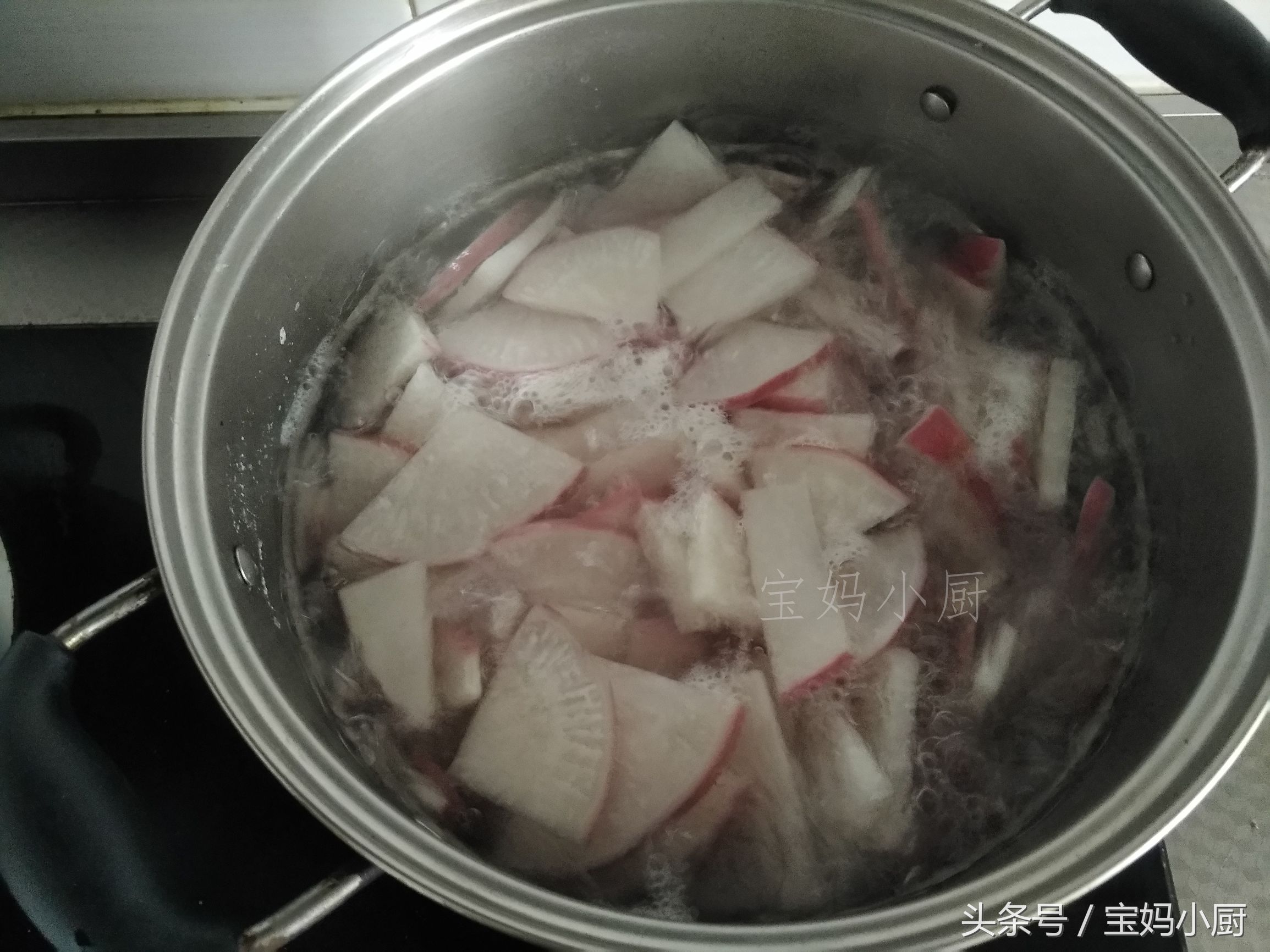 萝卜素馅包子最好吃的做法,自制香喷喷的猪肉萝卜馅包子