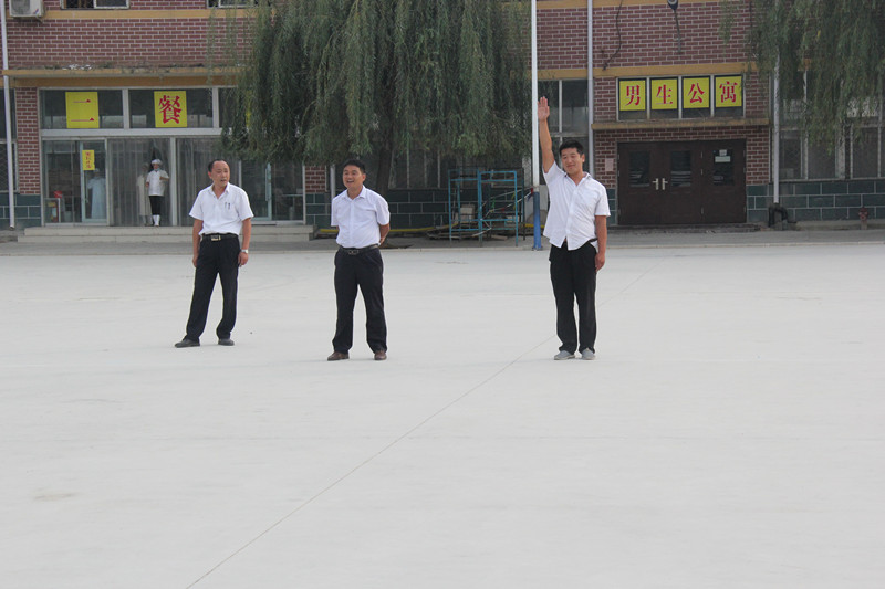 校园抱腿跑比赛,三溪初中运动会跑步比赛