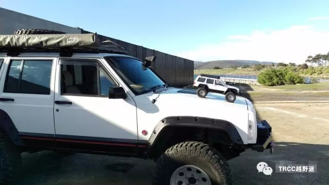 遥控仿真切诺基,大切诺基改装包围