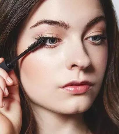 日常眼妆小技巧三步轻松搞定眼妆,眼妆新手学起来最简单的方法