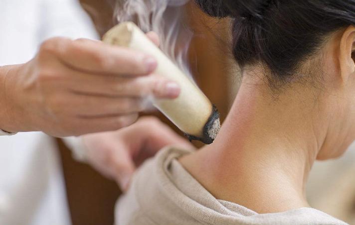 老年人痛风可以艾灸吗,老年人风湿痛可以艾灸吗