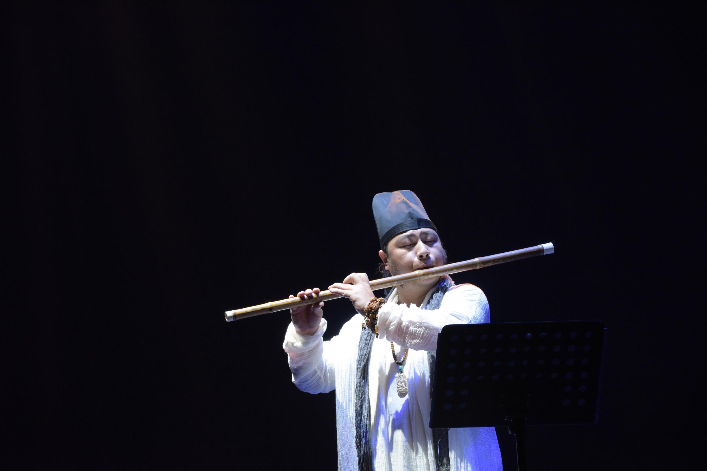 「友」卫星：笛箫、尺八和酒