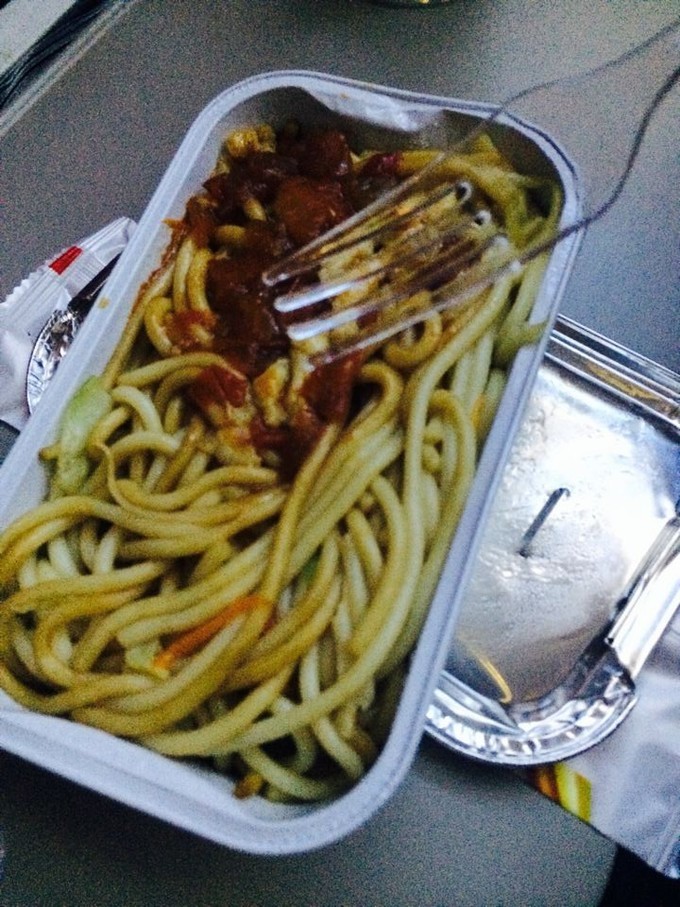 在三亚的沙滩上晒太阳,三亚海边晒太阳