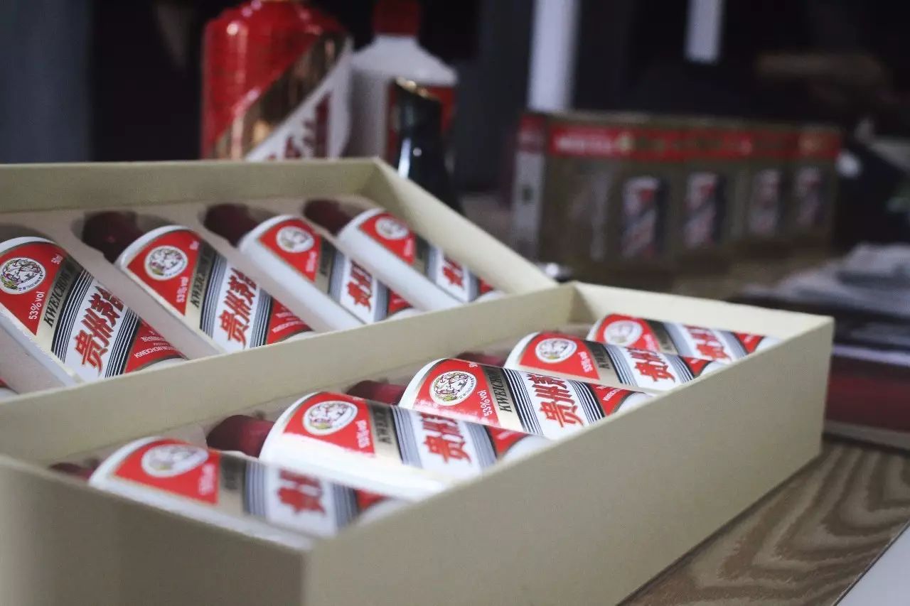 中秋送礼不用月饼送什么,中秋节送礼月饼配啥好